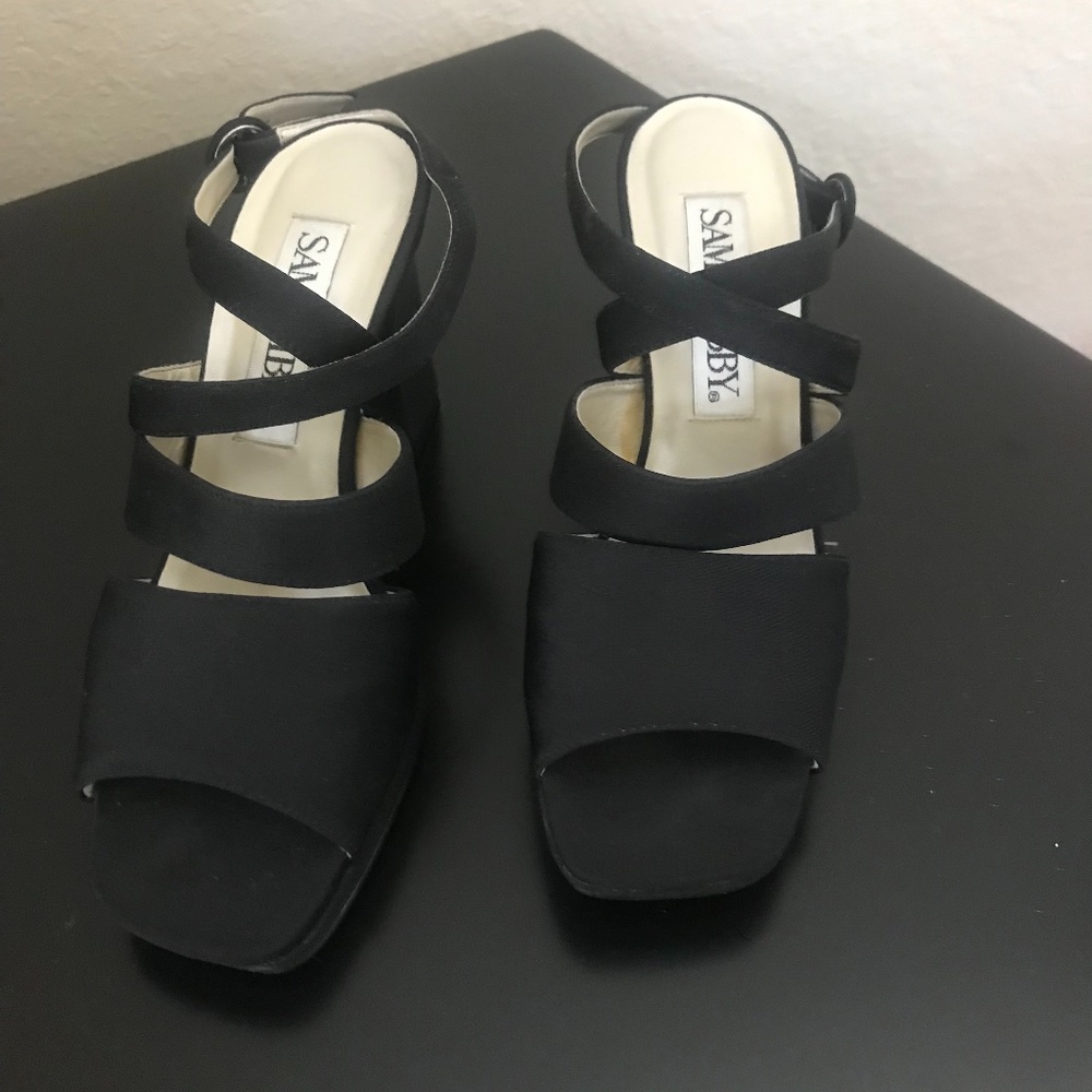 SAM & LIBBY Black Strappy Shoes. Size 7 1/2